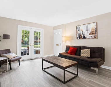 2515 S Walter Reed Drive - Photo Thumbnail 11