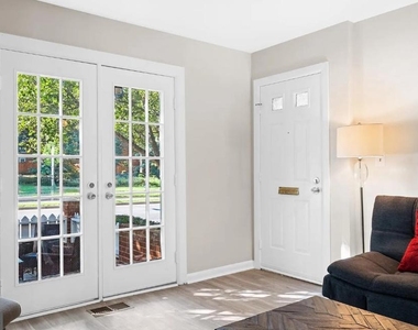 2515 S Walter Reed Drive - Photo Thumbnail 4