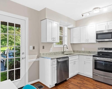 2515 S Walter Reed Drive - Photo Thumbnail 7