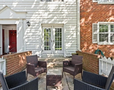2515 S Walter Reed Drive - Photo Thumbnail 13