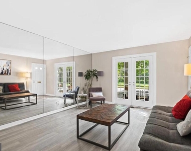 2515 S Walter Reed Drive - Photo Thumbnail 10
