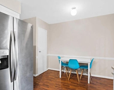 2515 S Walter Reed Drive - Photo Thumbnail 6
