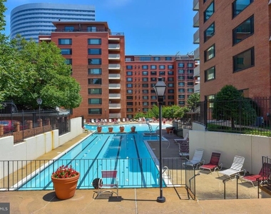 1021 Arlington Boulevard - Photo Thumbnail 18