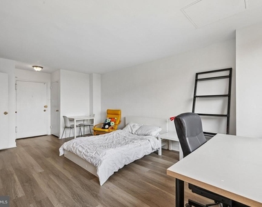 1021 Arlington Boulevard - Photo Thumbnail 3