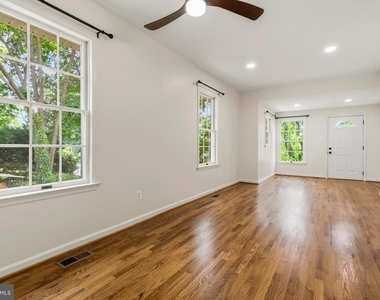 1801 S Glebe Road - Photo Thumbnail 9