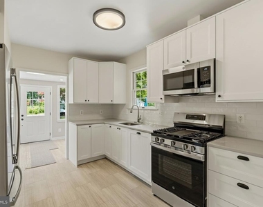 1801 S Glebe Road - Photo Thumbnail 5