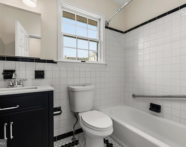 1801 S Glebe Road - Photo Thumbnail 18