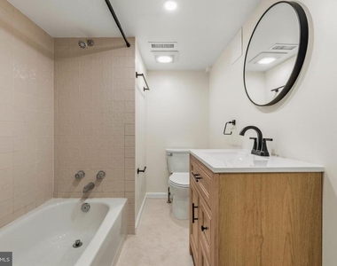 1801 S Glebe Road - Photo Thumbnail 32