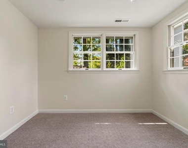 1801 S Glebe Road - Photo Thumbnail 33