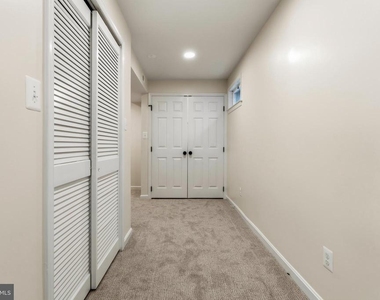 1801 S Glebe Road - Photo Thumbnail 28