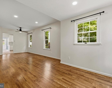 1801 S Glebe Road - Photo Thumbnail 11