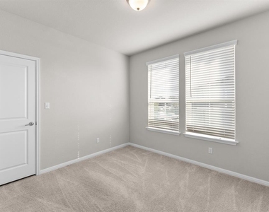 1015 Vista View Dr - Photo Thumbnail 9
