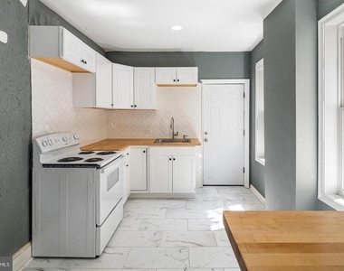 1307 S Hanson Street - Photo Thumbnail 3