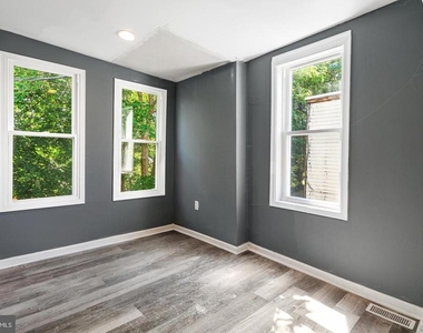 1307 S Hanson Street - Photo Thumbnail 9