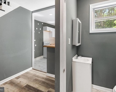 1307 S Hanson Street - Photo Thumbnail 11