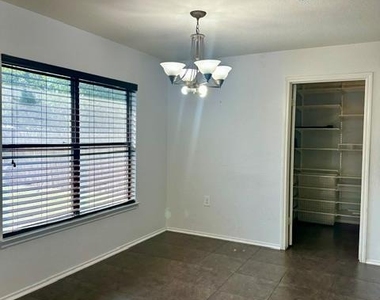 7605 Marble Crest Dr - Photo Thumbnail 3