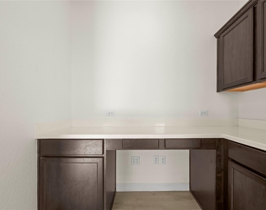 8011 Orizzonte St - Photo Thumbnail 10