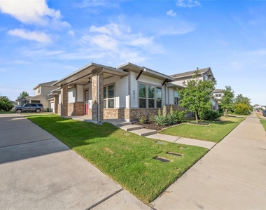 8011 Orizzonte St - Photo Thumbnail 1