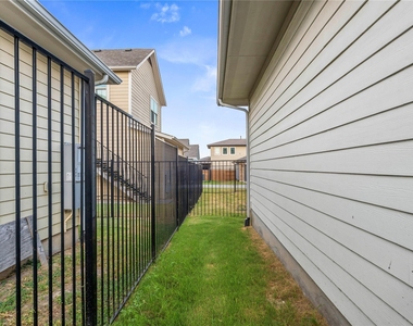 8011 Orizzonte St - Photo Thumbnail 24