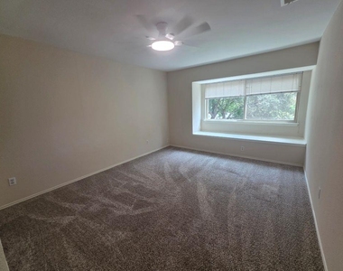 4701 Ganymede Dr - Photo Thumbnail 7