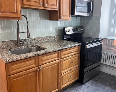 205 S 42nd Street - Photo Thumbnail 3