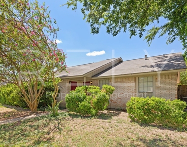 205 W William Cannon Dr - Photo Thumbnail 3