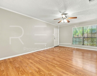 205 W William Cannon Dr - Photo Thumbnail 11