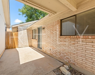 205 W William Cannon Dr - Photo Thumbnail 22