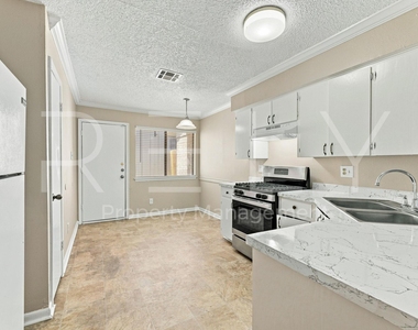 205 W William Cannon Dr - Photo Thumbnail 9