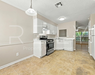 205 W William Cannon Dr - Photo Thumbnail 4