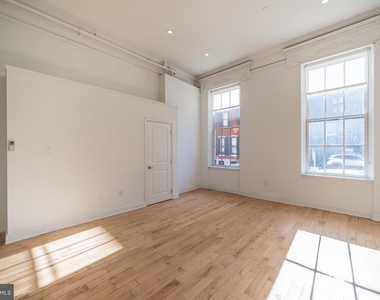 1311 Spruce Street - Photo Thumbnail 4