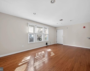 1521 N 15th Street - Photo Thumbnail 12