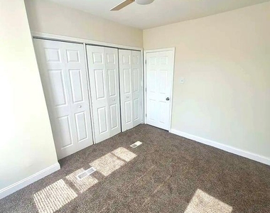 6010 N Lambert Street - Photo Thumbnail 10