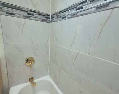 6010 N Lambert Street - Photo Thumbnail 17