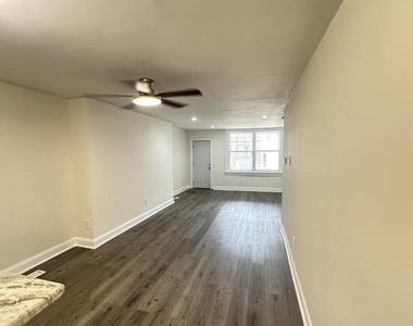 6010 N Lambert Street - Photo Thumbnail 4