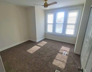 6010 N Lambert Street - Photo Thumbnail 8