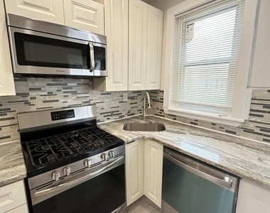 6010 N Lambert Street - Photo Thumbnail 7