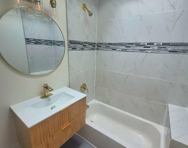 6010 N Lambert Street - Photo Thumbnail 15
