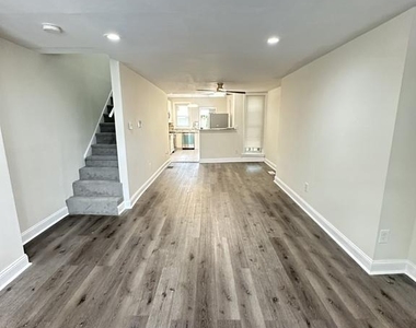 6010 N Lambert Street - Photo Thumbnail 2