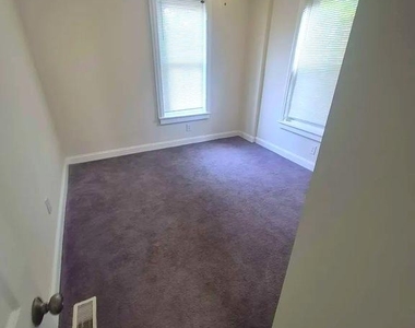 6010 N Lambert Street - Photo Thumbnail 11