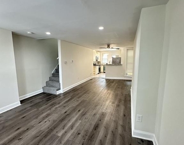 6010 N Lambert Street - Photo Thumbnail 3
