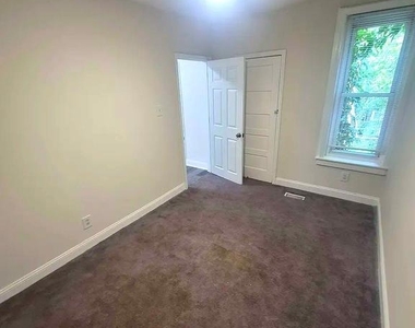 6010 N Lambert Street - Photo Thumbnail 14