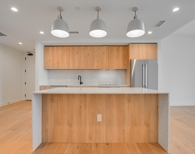 84 East Ave - Photo Thumbnail 2