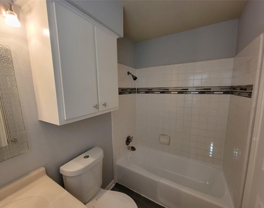 2903 Catalina #b Dr - Photo Thumbnail 8