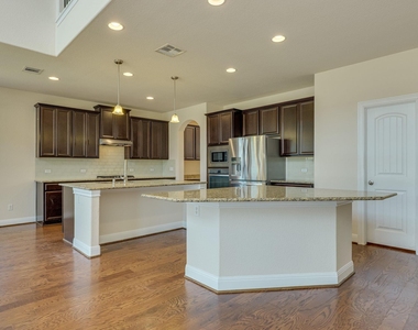 4233 Privacy Hedge St - Photo Thumbnail 10