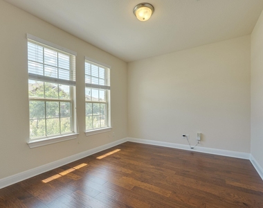 4233 Privacy Hedge St - Photo Thumbnail 2