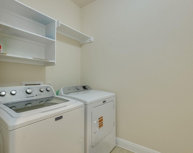4233 Privacy Hedge St - Photo Thumbnail 16