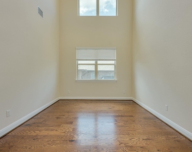 4233 Privacy Hedge St - Photo Thumbnail 7