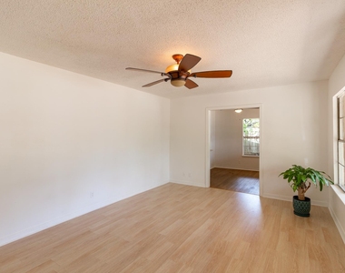2305 Westforest Dr - Photo Thumbnail 3