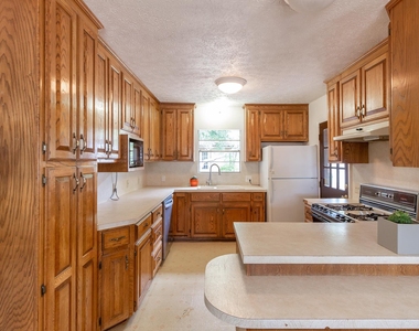 2305 Westforest Dr - Photo Thumbnail 5